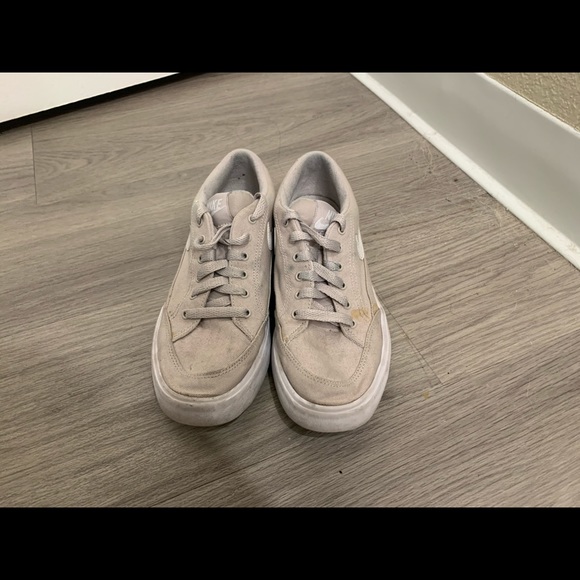 Women’s canvas Nike shoes - Picture 5 of 6